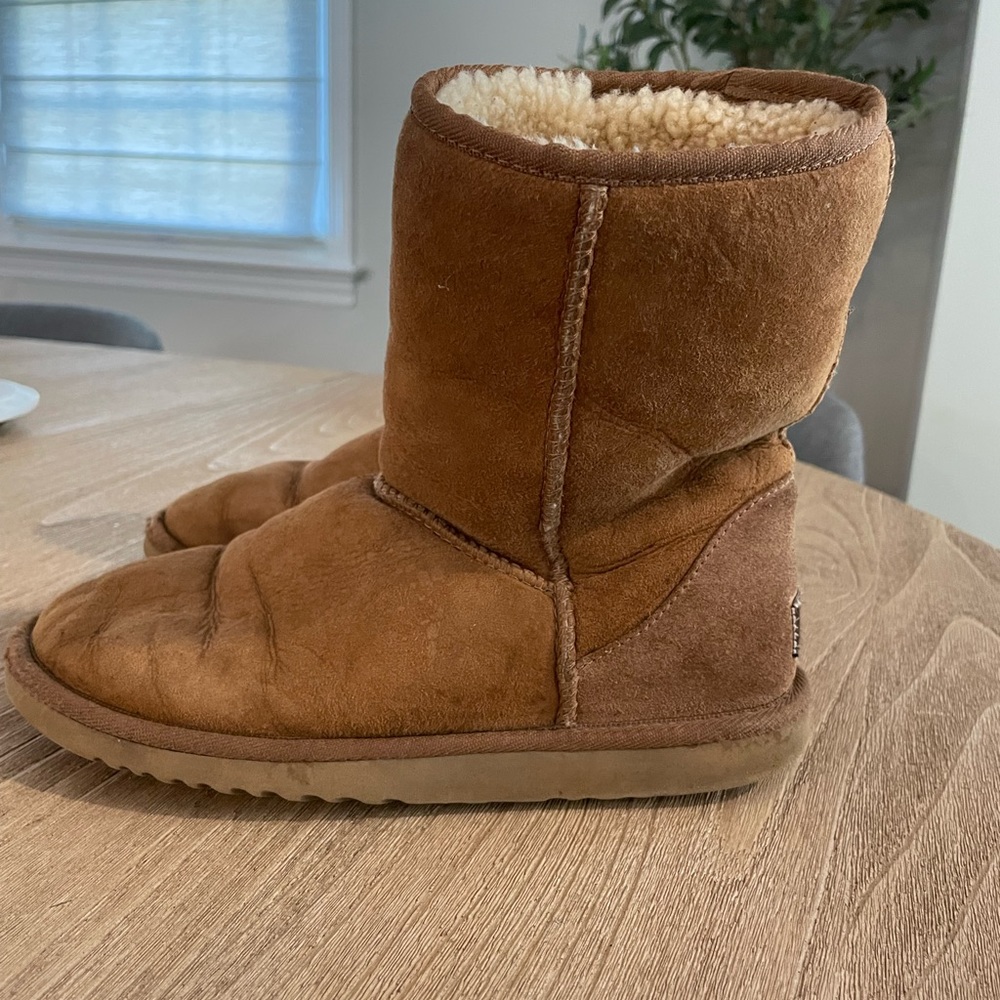 Brown Uggs - size 6w